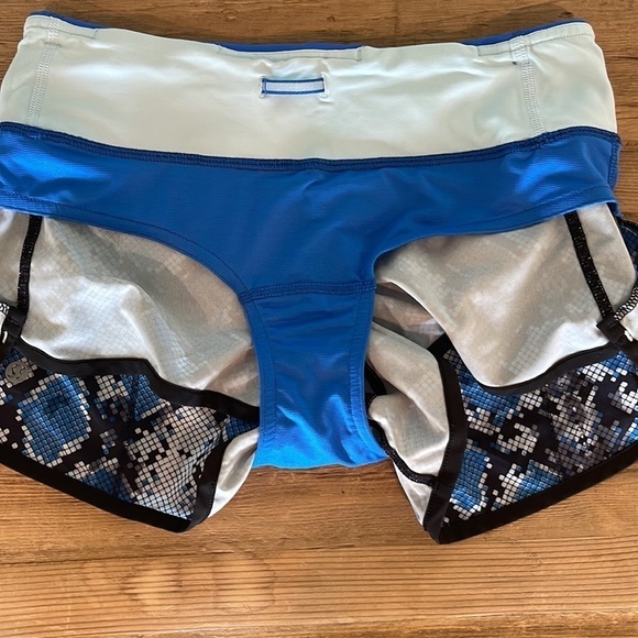 Lululemon Run: Speed Short 
Mini Ziggy Snake Caspian Blue Pipe Dream - Picture 7 of 7